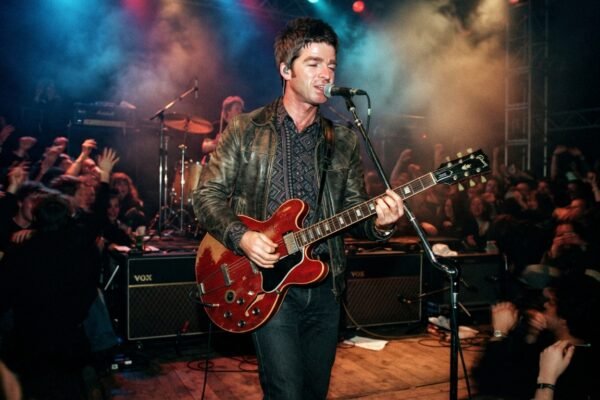 noel gallagher guitar